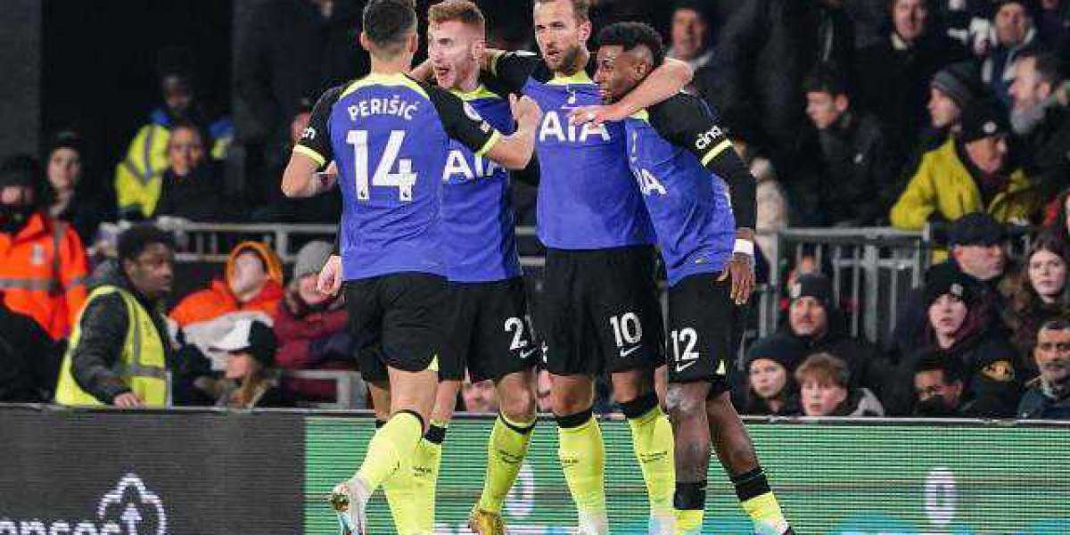 Harry Kane draws level with Jimmy Greaves to give Tottenham vital win