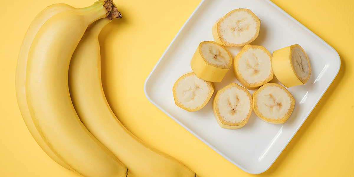 In a cup, how many chopped bananas are there?