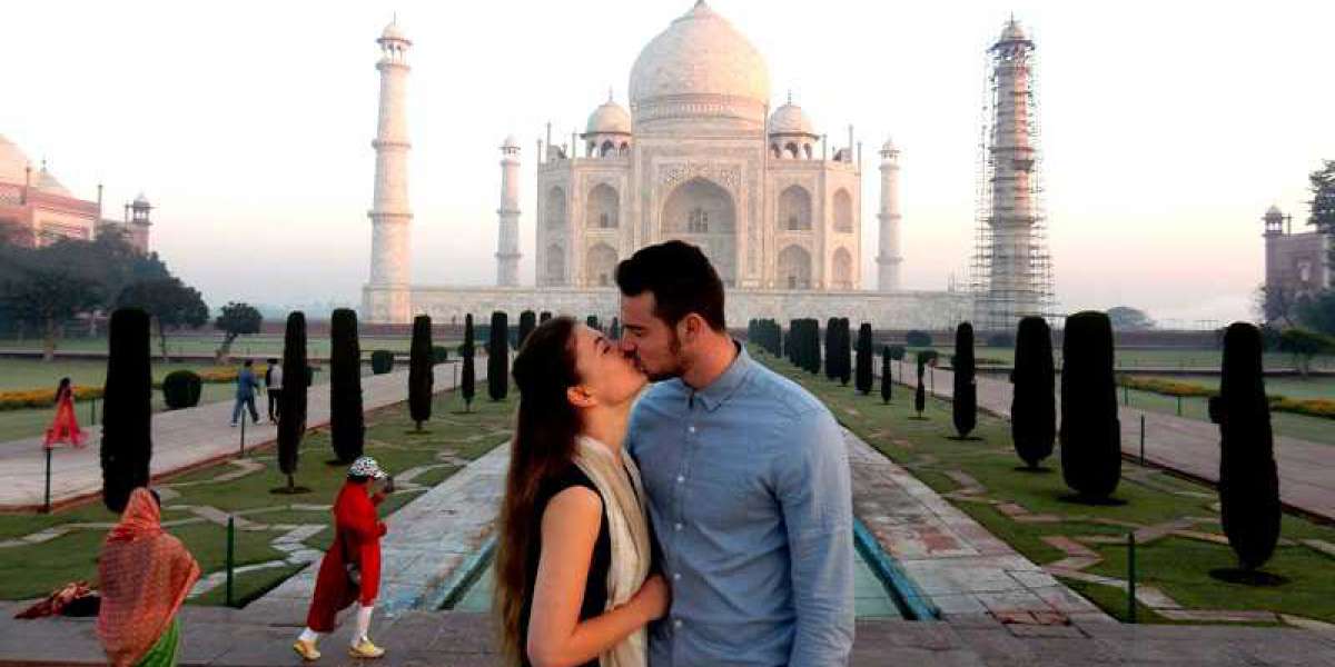 Romantic Getaways: Famous Destinations in India for Couples