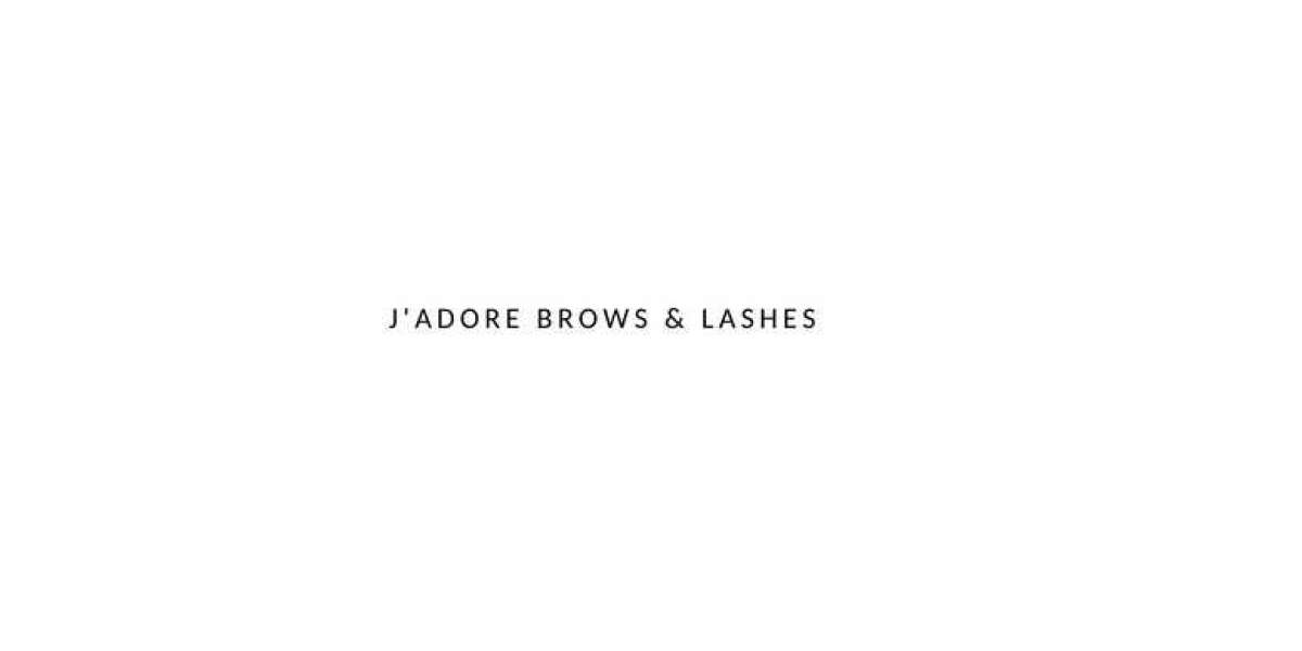 Brow Shape and Tint in Toorak