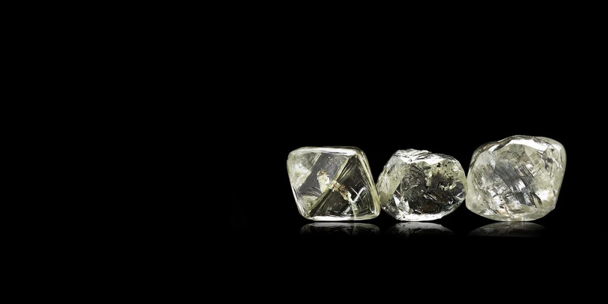 Glistening Gifts: Raw Diamonds Jewelry for Loved Ones