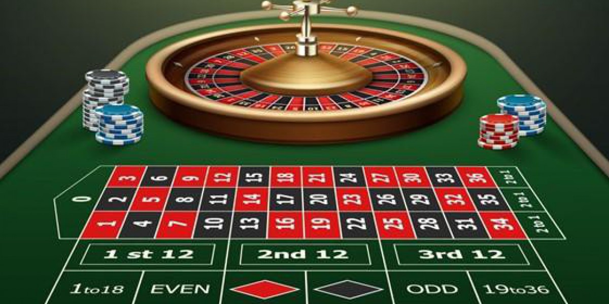 What's the difference between online Baccarat and live dealer Baccarat?
