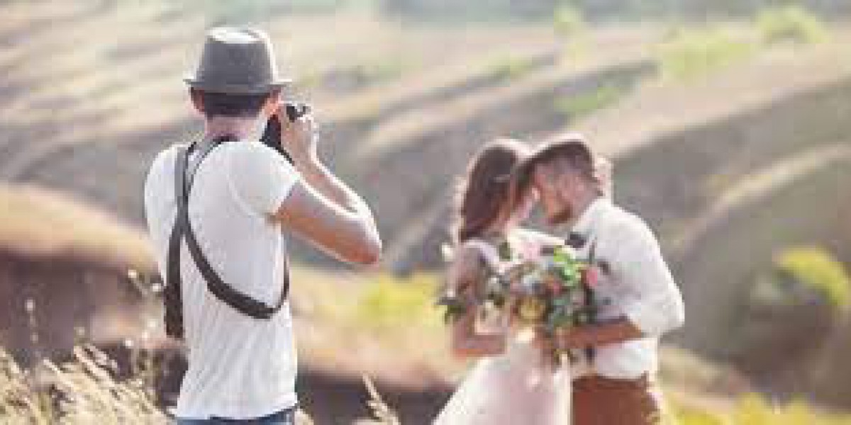 HOW TO CHOOSE A PHOTOGRAPHER FOR YOUR WEDDING?