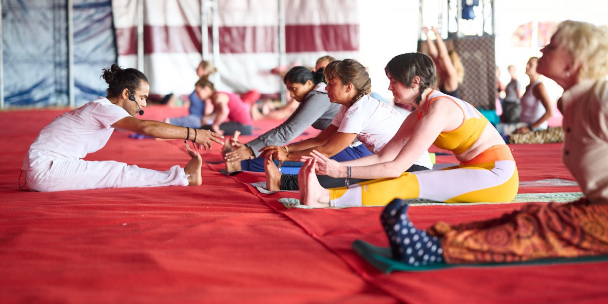 Achieving Excellence in Yoga Education: Tattvaa Yogashala's 500-Hour Yoga Teacher Training in Rishikesh