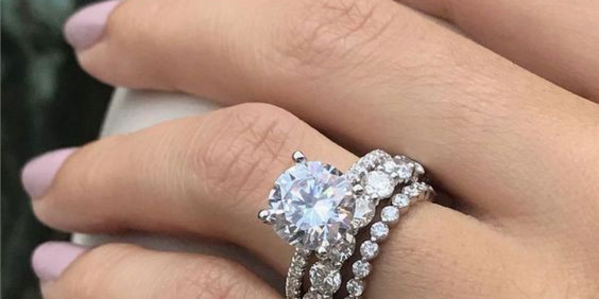 Alternative Gemstones in Solitaire Engagement Rings: Beyond Diamonds
