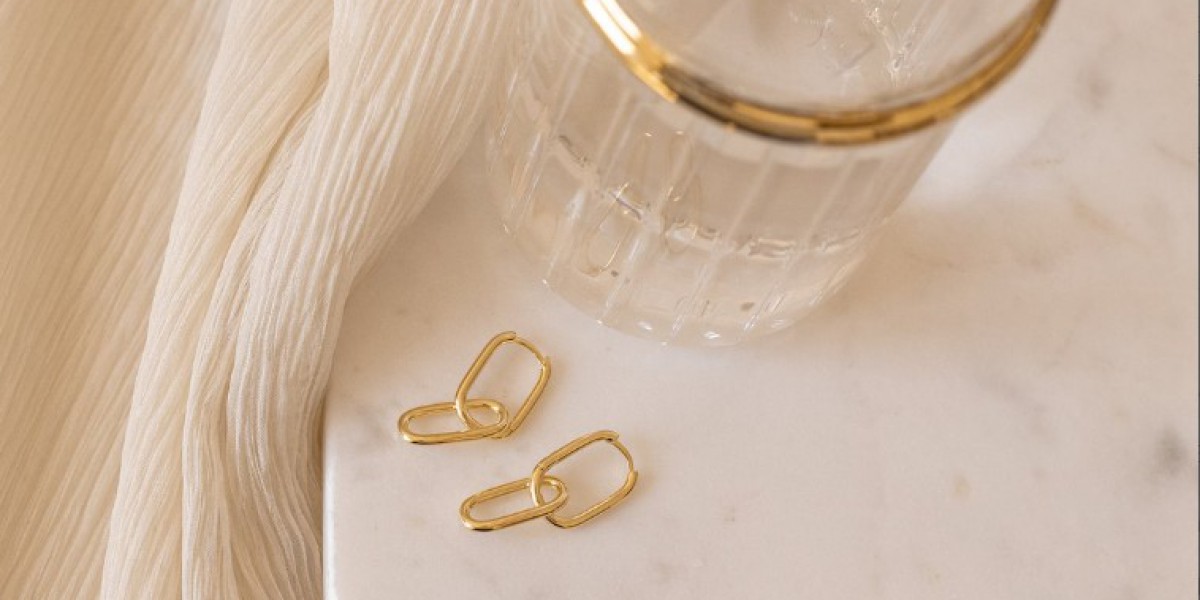 Elegant Chunky Gold Hoop Earrings for a Bold Look