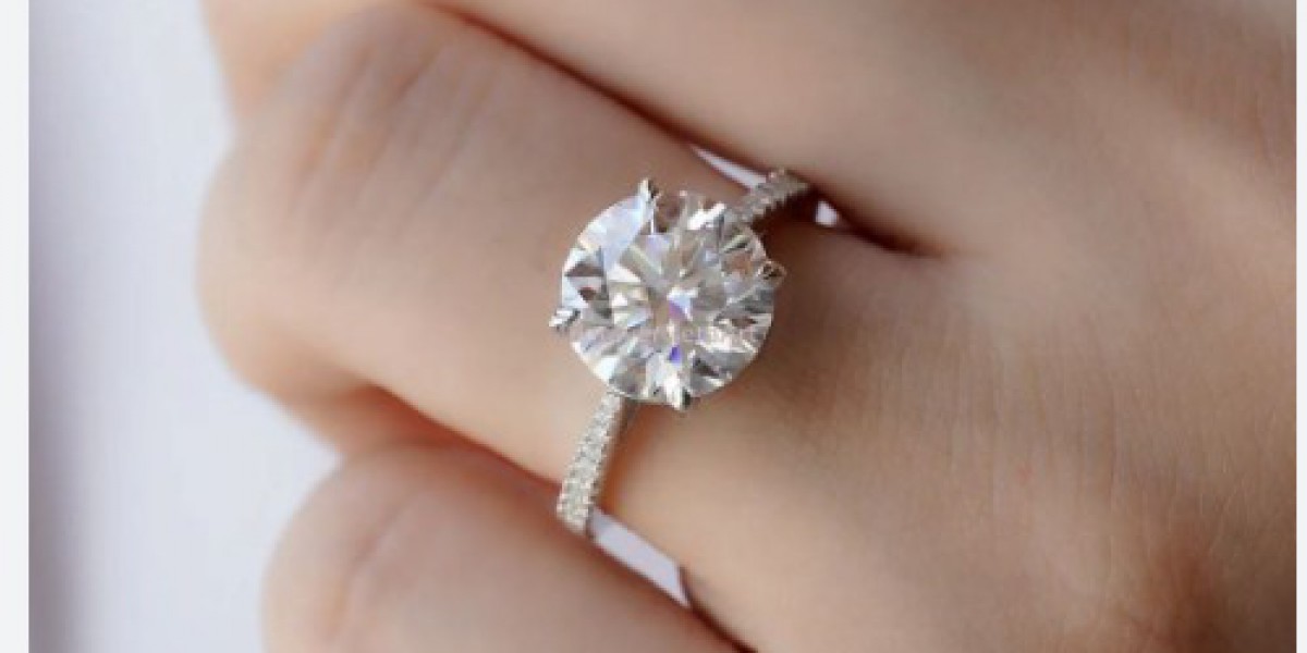 Decoding Elegance: Lab Grown Diamond Rings in Platinum vs Gold