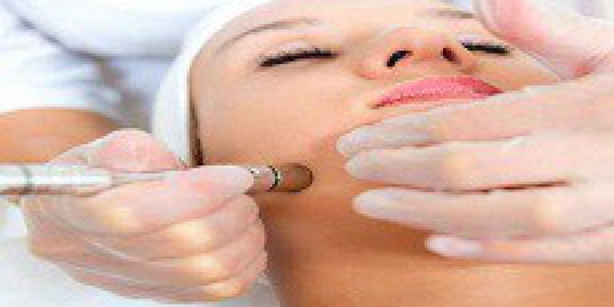 Glow Up for Less: Hydrafacial Deals in Dubai!
