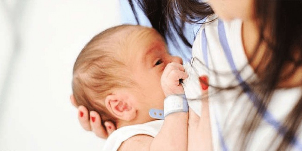 Jaundice in Newborn Babies: Causes and Symptoms