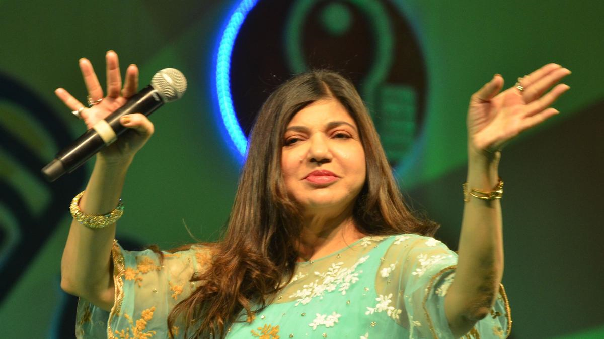 Alka Yagnik Diagnosed with Hearing Disease, Facing Sensory Hearing Loss